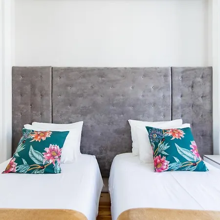 Center Iv ליסבון